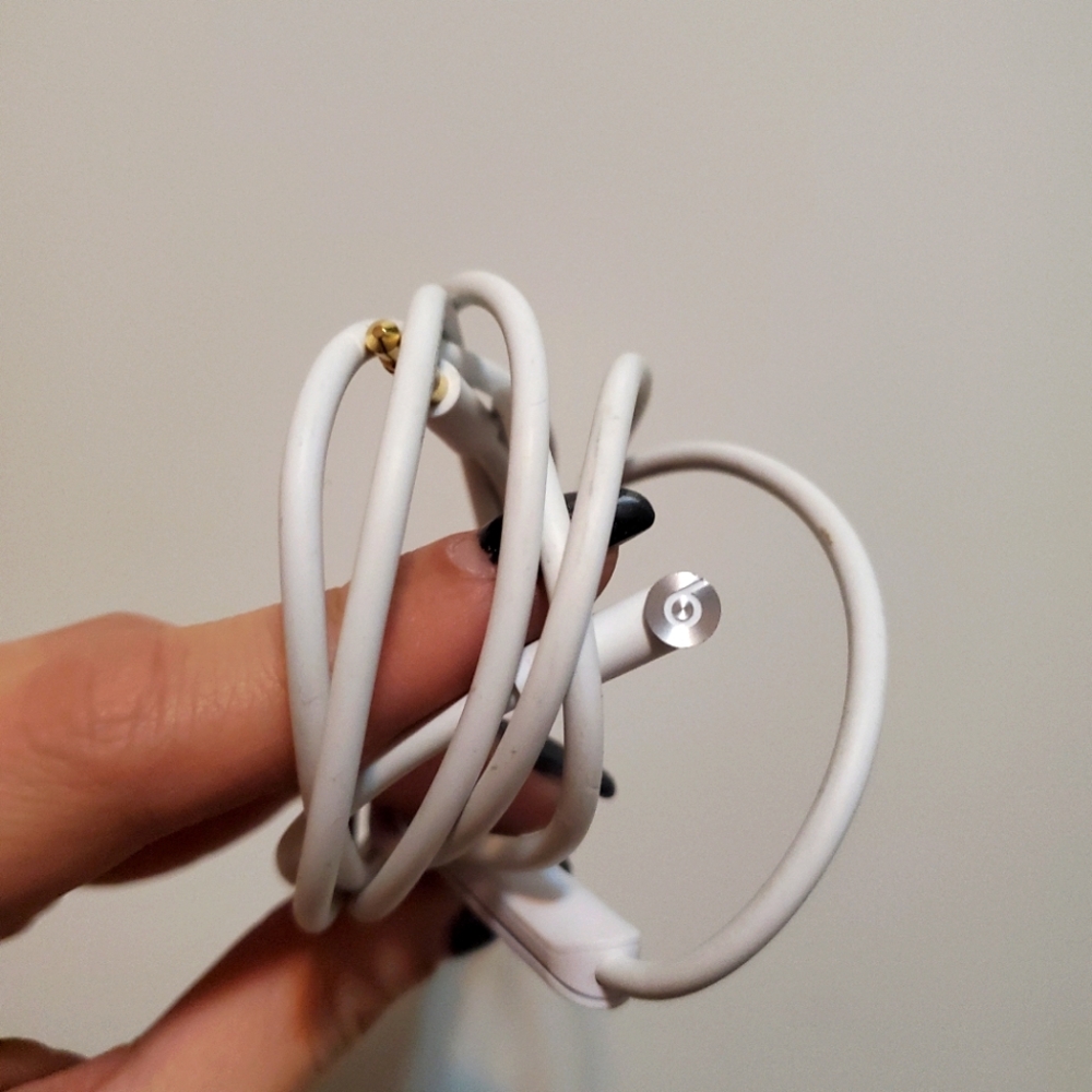 Beats headset talking piece
